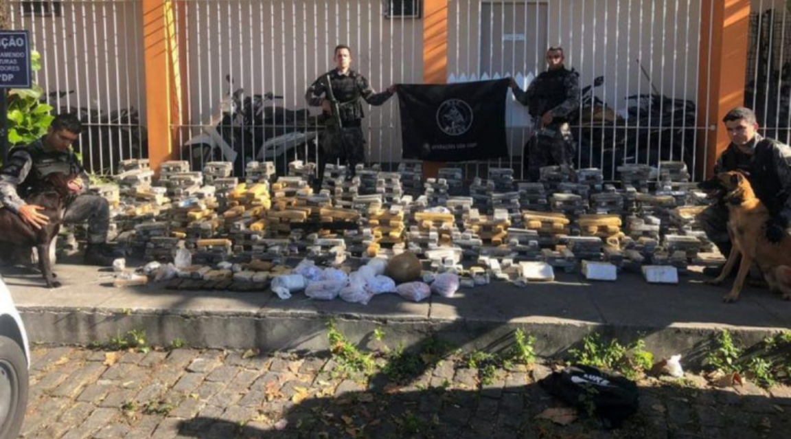 Operação apreende 2,5 toneladas de drogas, quatro fuzis e prende 16 pessoas no Rio de Janeiro