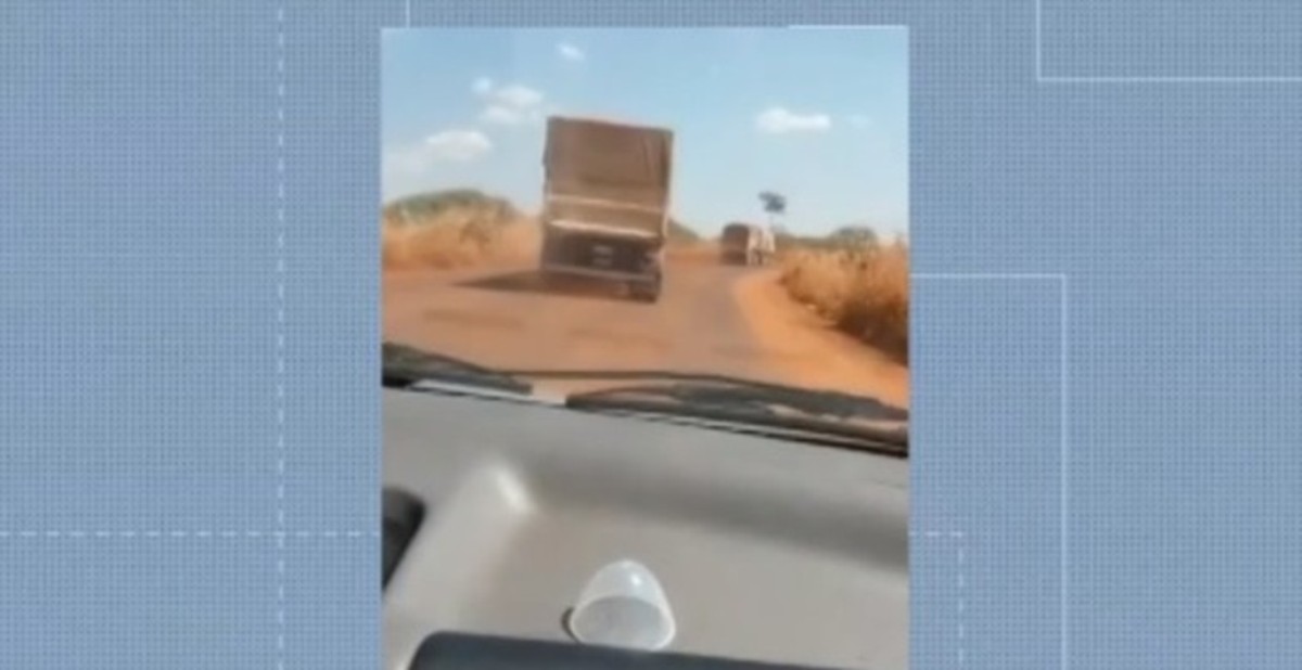 Veículos trafegam na contramão em anel viário localizado em Tangará da Serra devido aos buracos