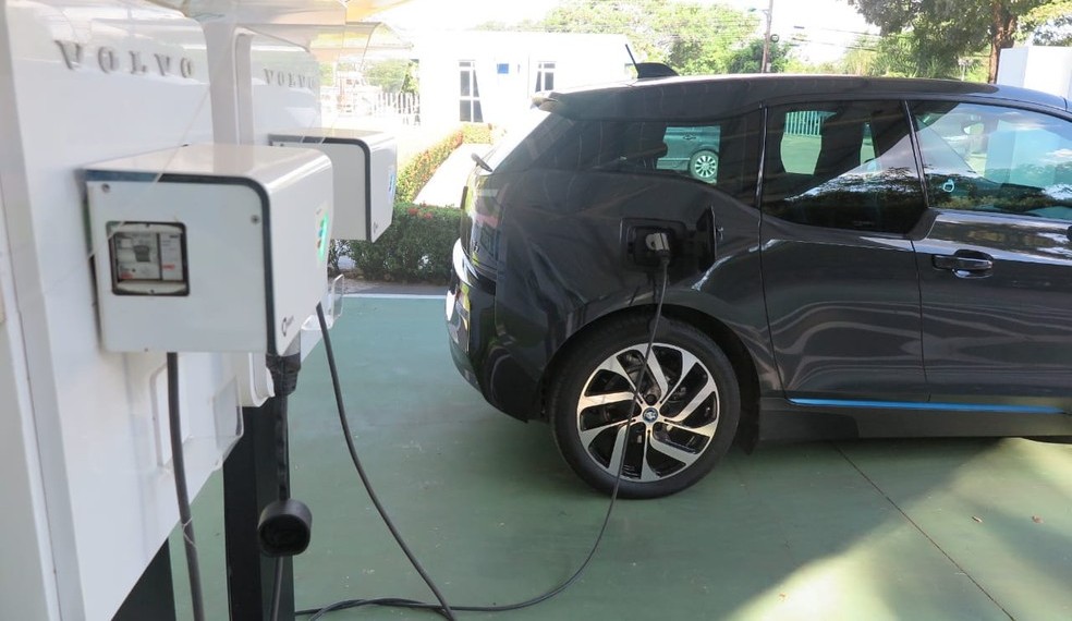 Projeto em tramitação na AL prevê isenção de IPVA para carros elétricos em MT