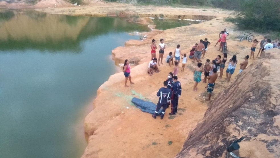 Adolescente de 16 anos morre afogado após saltar de cabeça em lagoa no litoral do Piauí