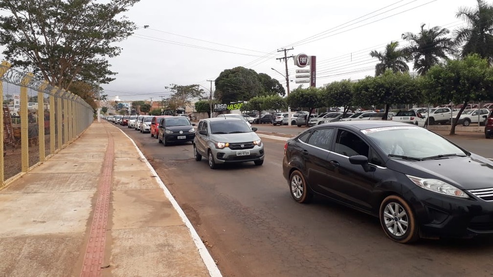 Motoristas de aplicativo fazem carreata contra projeto que reduz profissionais em Rondonópolis