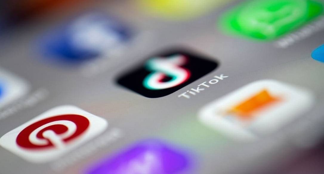 Jovem morre afogado em lago na Índia ao gravar vídeos para o TikTok