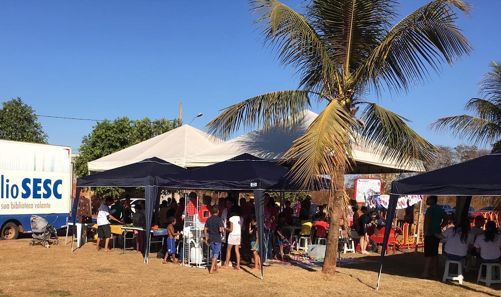 Crianças e adultos aproveitam serviços gratuitos no Alfredo de Castro