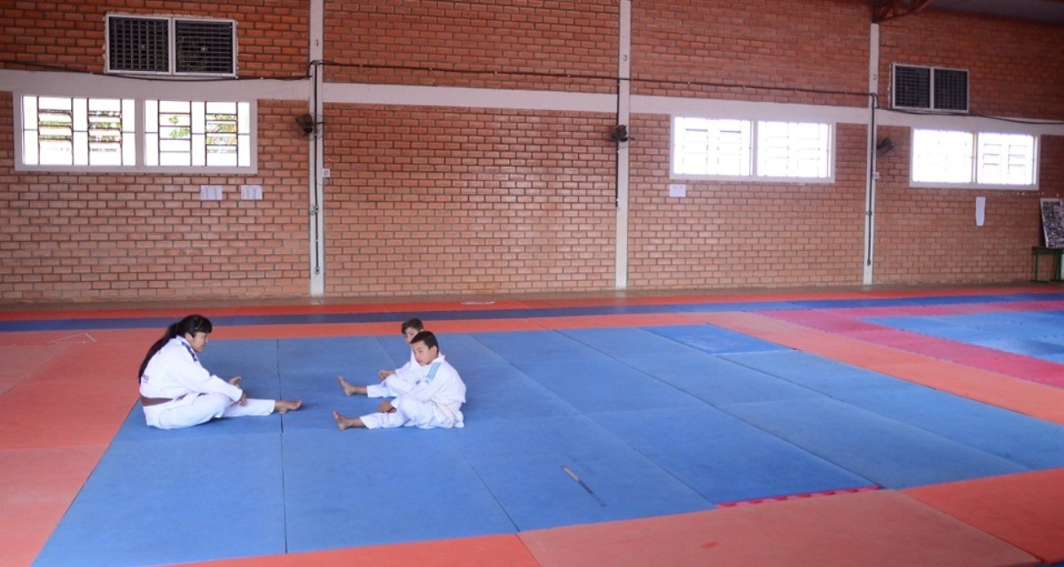 Novos aparelhos refrescam o clima das aulas de judô no Jardim do Sol