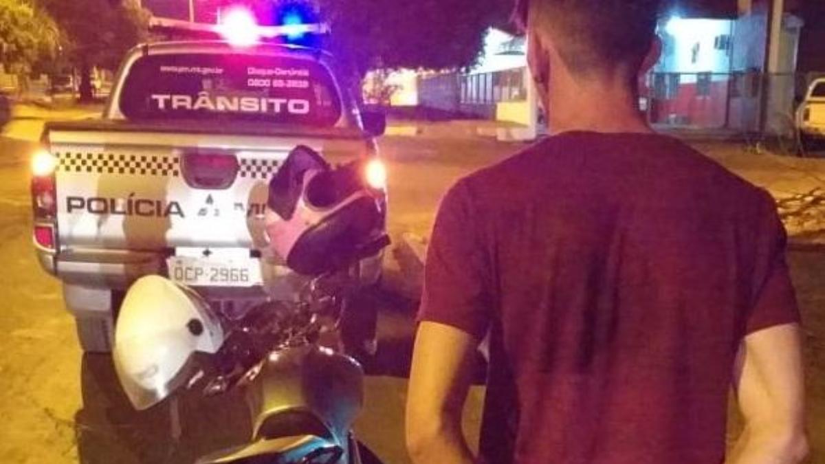 Homem é preso alcoolizado pilotando moto em Rondonópolis