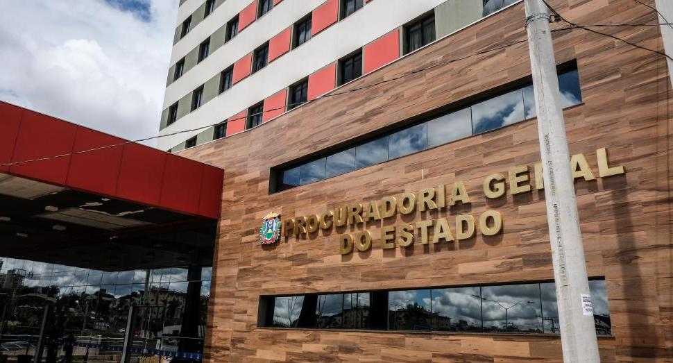 Servidor grevista deve voltar ao trabalho sob pena de demissão, orienta PGE