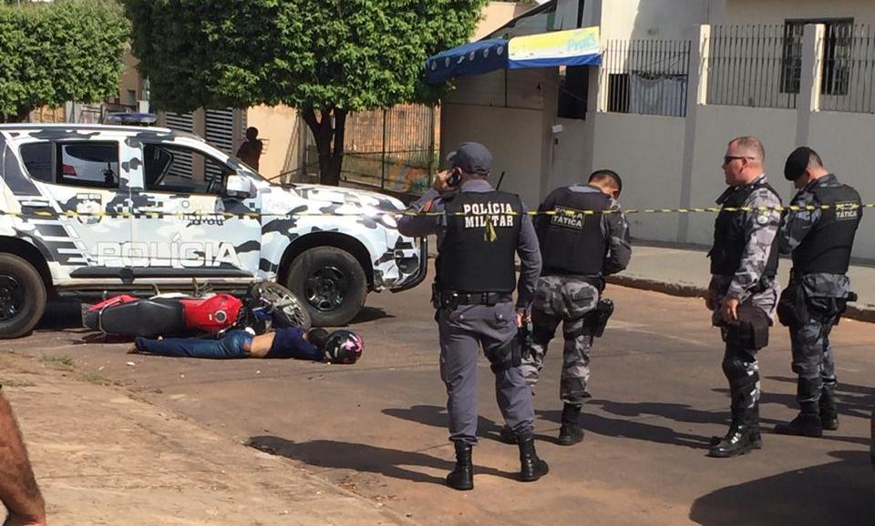 Homem foge da polícia e é baleado em Rondonópolis; veja vídeo