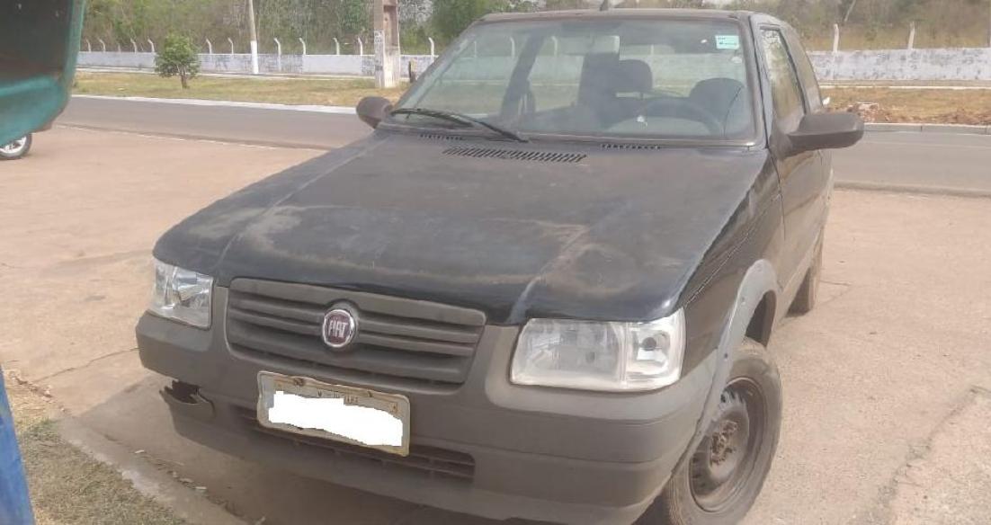 Dupla é presa após levar carro roubado em oficina para conserto em Várzea Grande