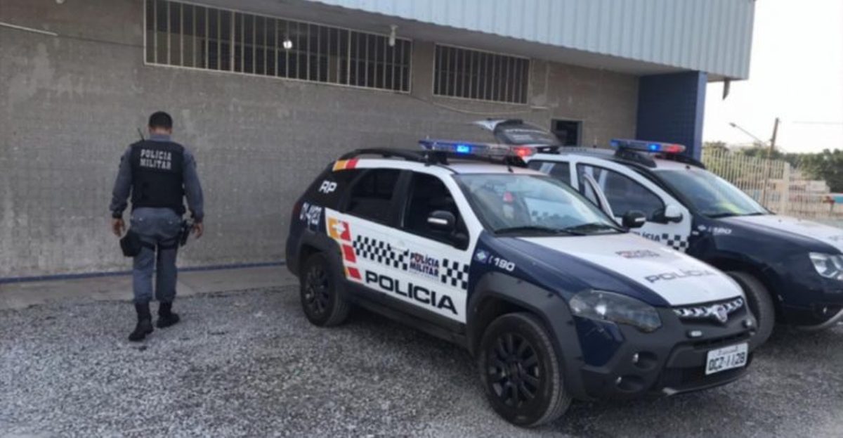 Homem pratica sexo oral com menina de 5 anos e leva surra do pai da criança