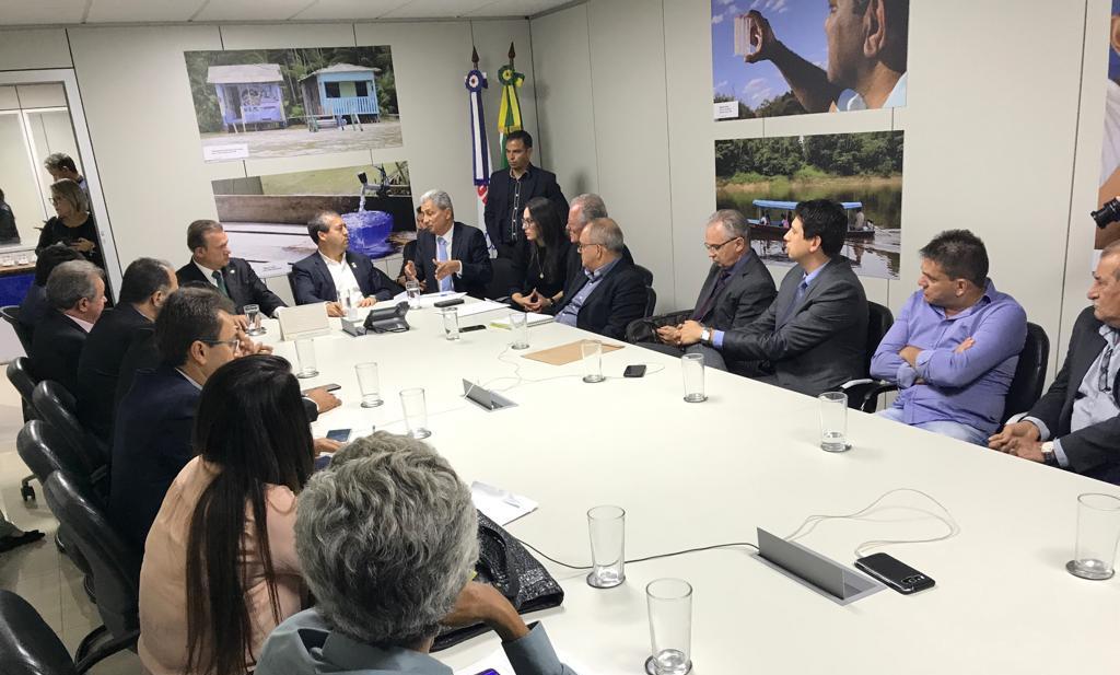 Prefeito e parlamentares buscam encaminhamento de projeto de abastecimento de água