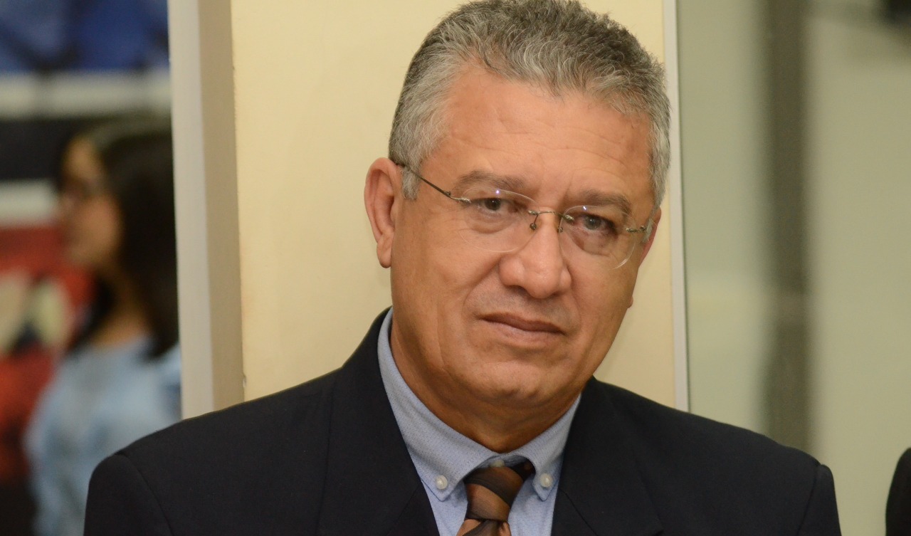 Hermélio Silva e um novo livro na praça 