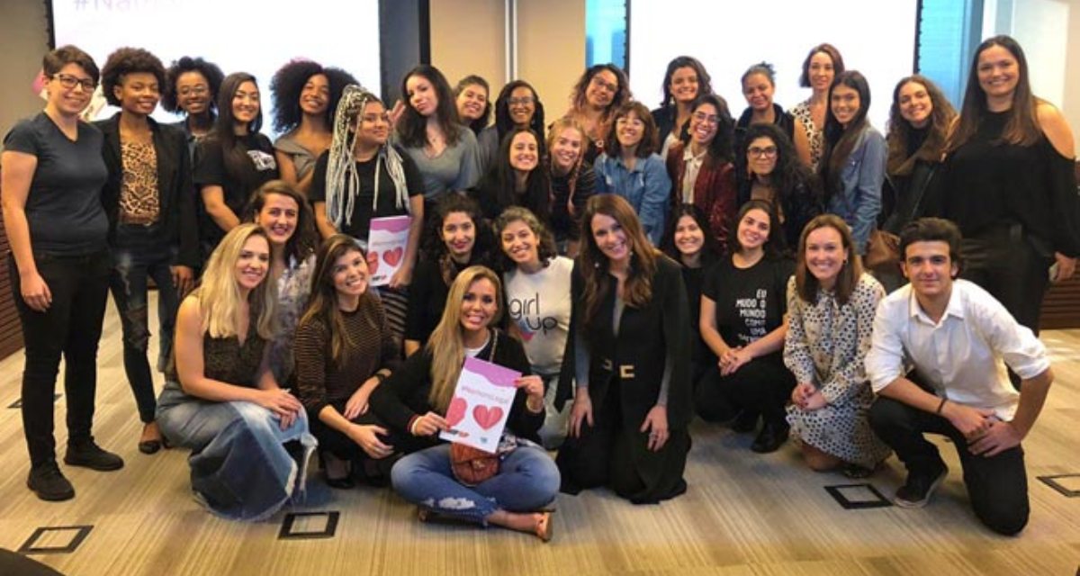 Cartilha ensina mulheres jovens a identificarem namoro abusivo