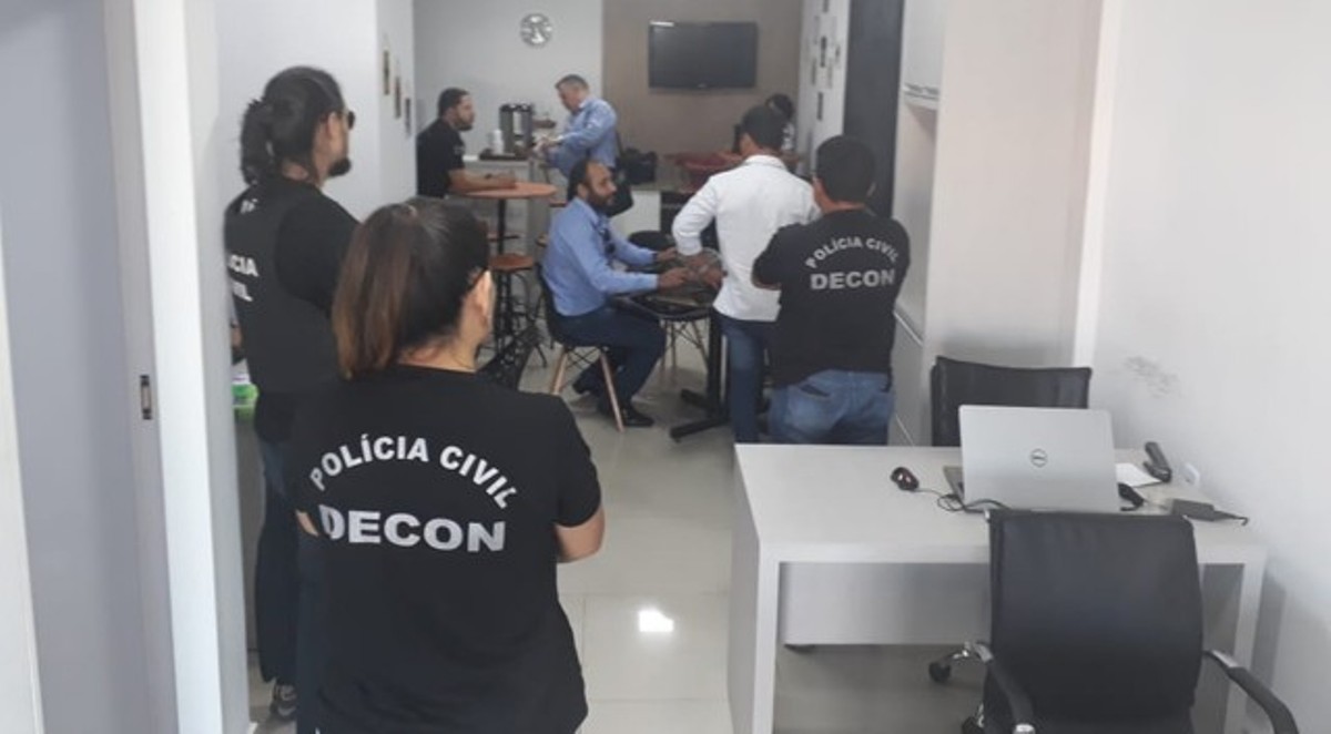 Jovem é detido por exercício ilegal da profissão ao ser flagrado atuando como corretor de imóveis em Cuiabá