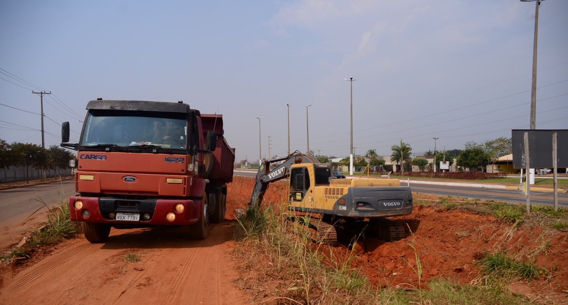 Obra de instalação de aduelas de concreto na Avenida dos Estudantes avança e já está com mais de 60% concluída