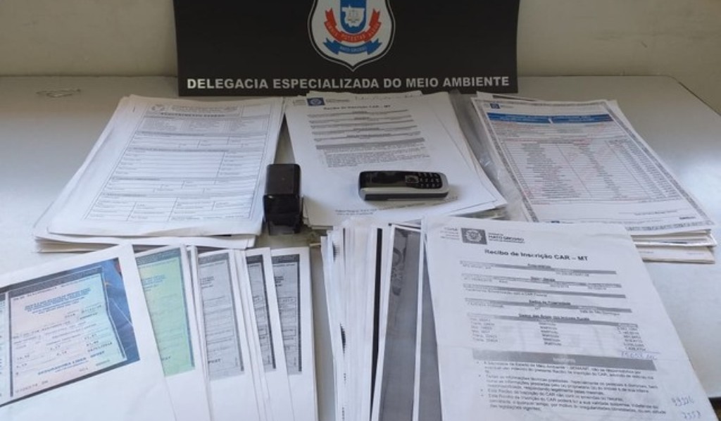 Golpista que se passava por fiscal é preso por cobrar propina para liberar carga de madeira apreendida em MT