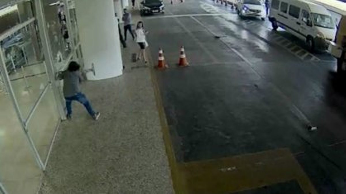 Homem que desejava esfaquear Bolsonaro e Lula é preso ao tentar invadir o Senado