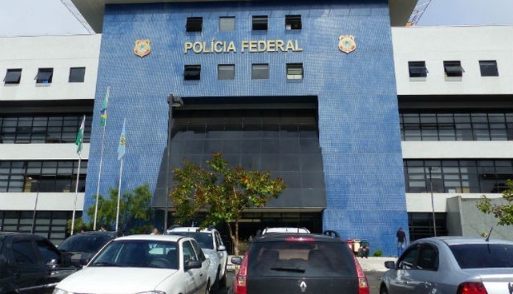 Dono do Grupo Petrópolis se entrega à força-tarefa da Lava Jato em Curitiba depois de cinco dias foragido