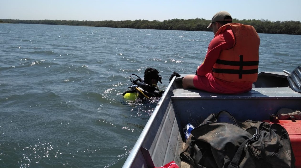 Homem testa barco em lago, cai na água sem colete e morre afogado em Lucas do Rio Verde