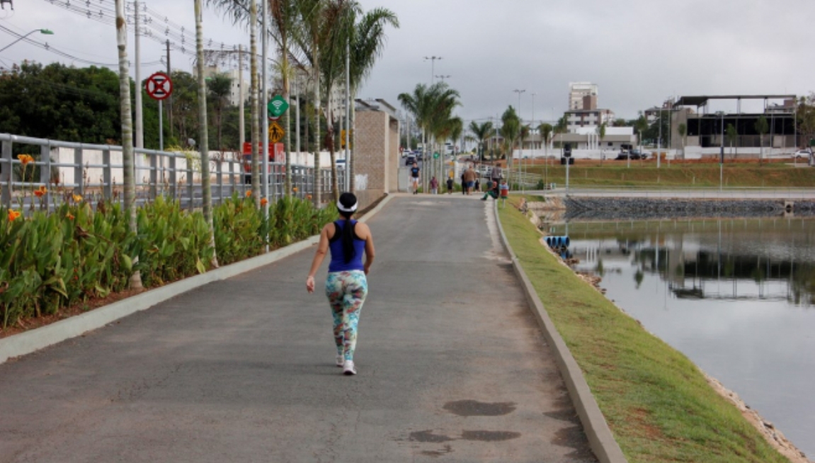 Quem fumar em parques de Cuiabá poderá pagar multa de até R$ 1 mil