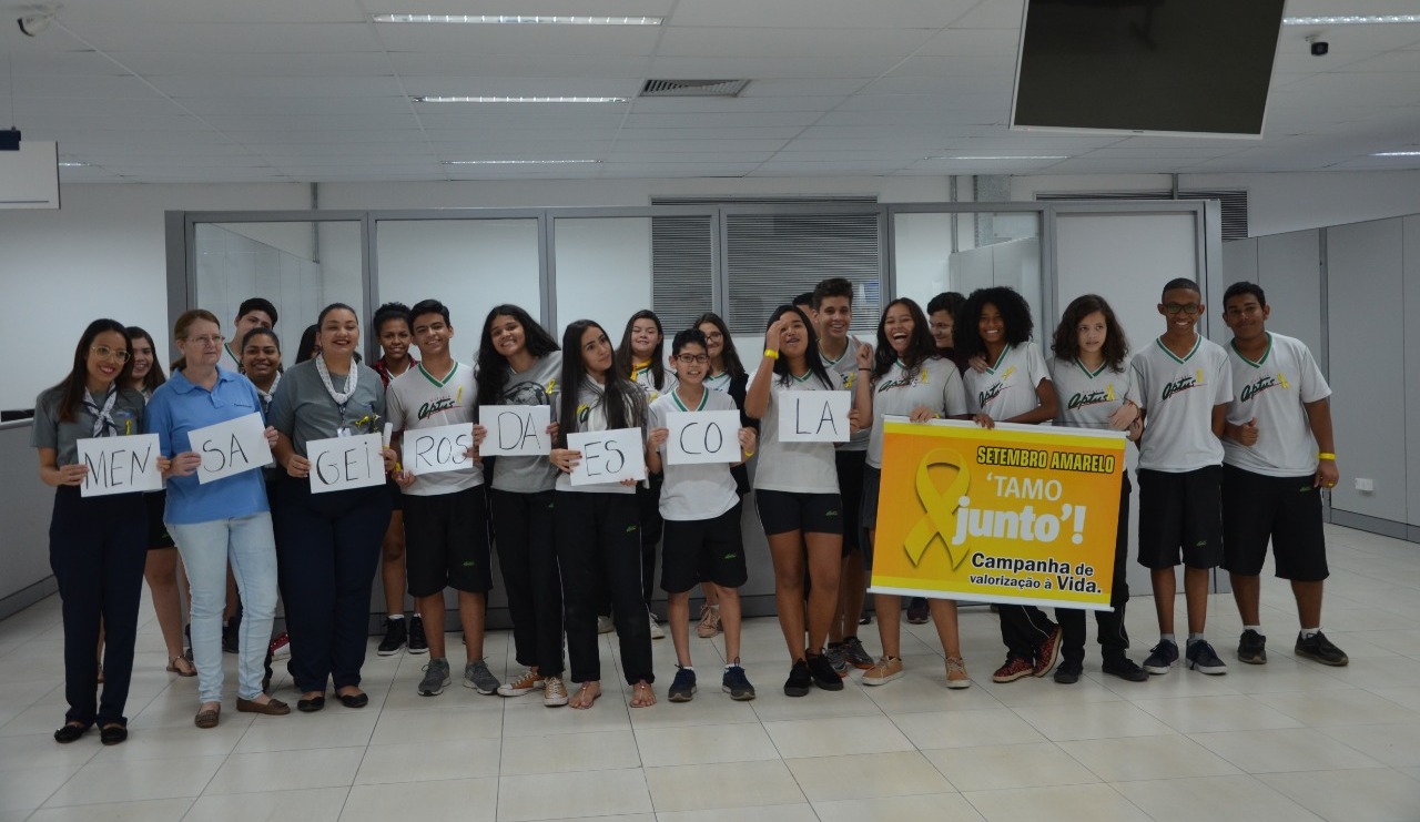 Estudantes realizam ação conscientização do Setembro Amarelo no Ganha Tempo