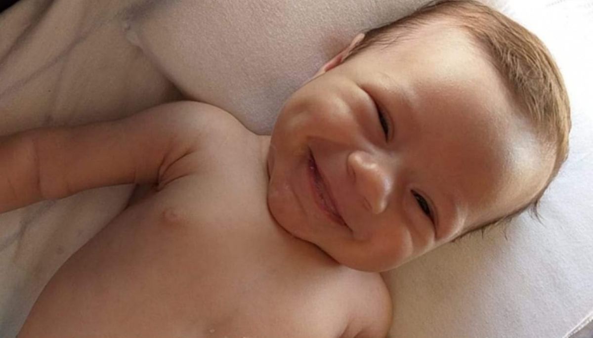 Bebê de 11 meses cai na piscina e morre afogado