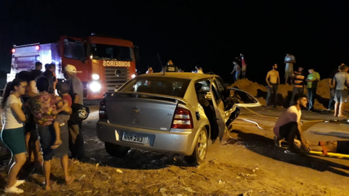 2 morrem e 8 ficam feridos após batida entre Astra e Strada