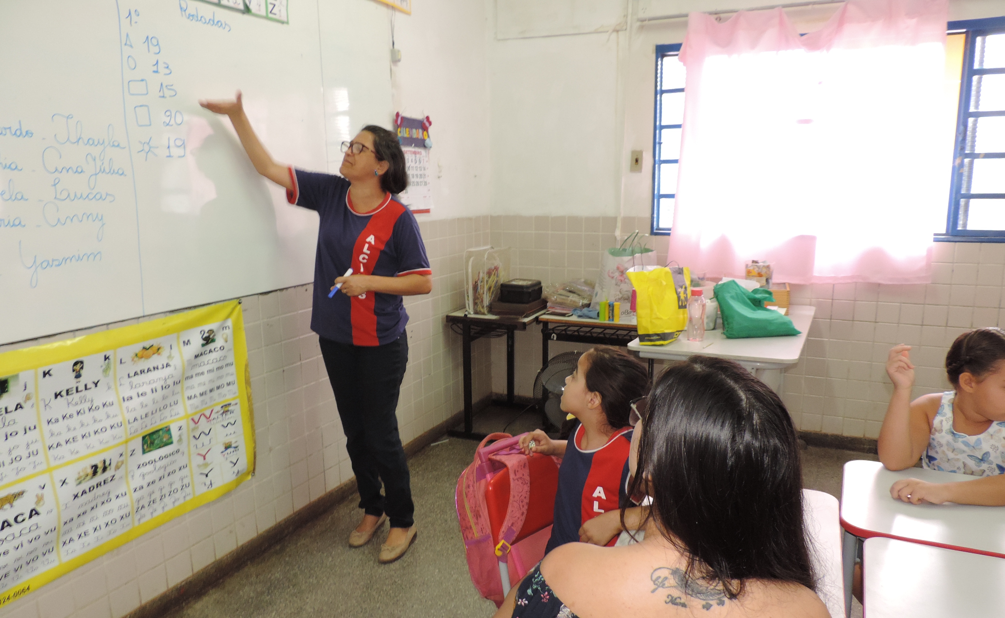 Rede municipal de educação conta com 170 auxiliares para atender alunos com deficiência