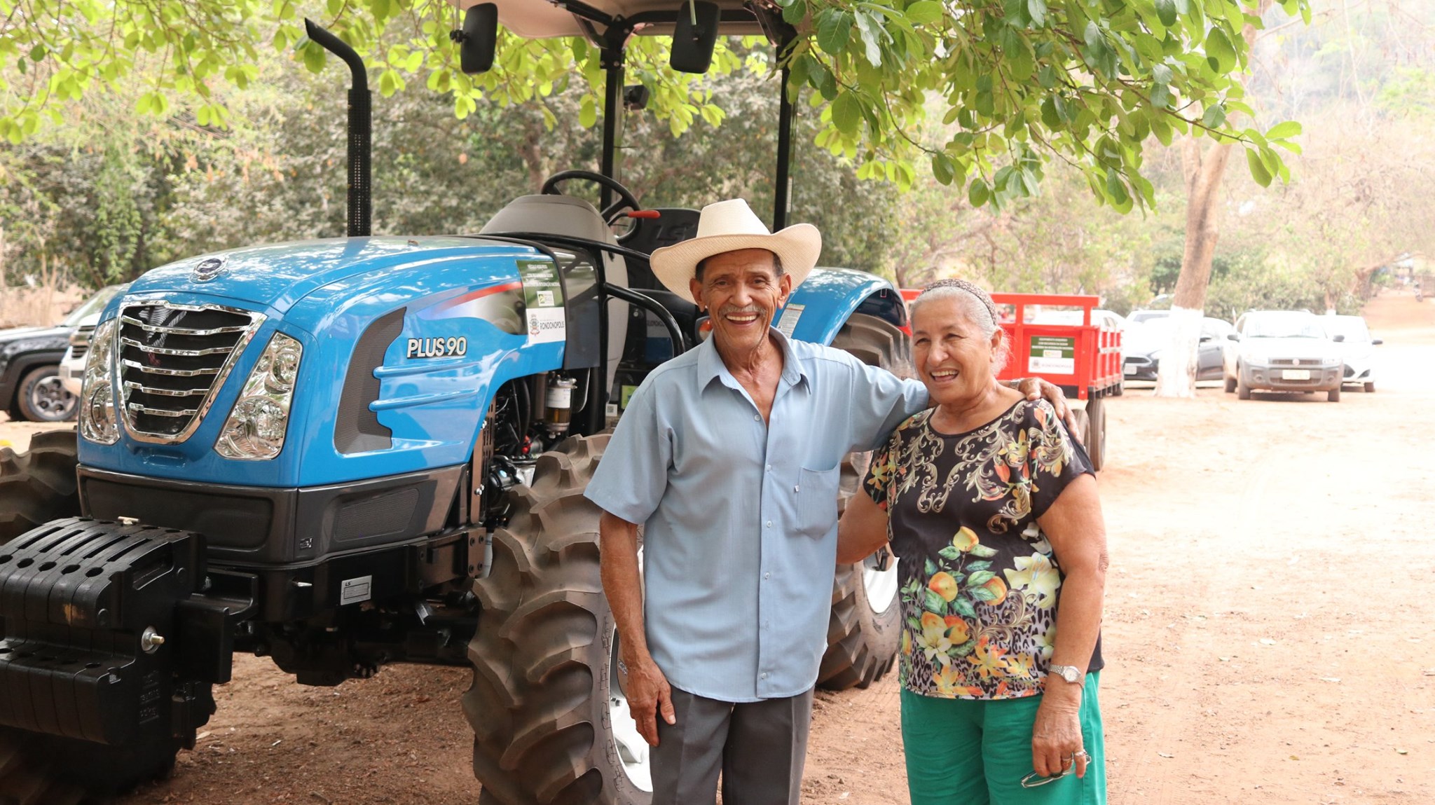 Prefeito destaca investimentos na agricultura familiar durante entrega de trator para as comunidades rurais
