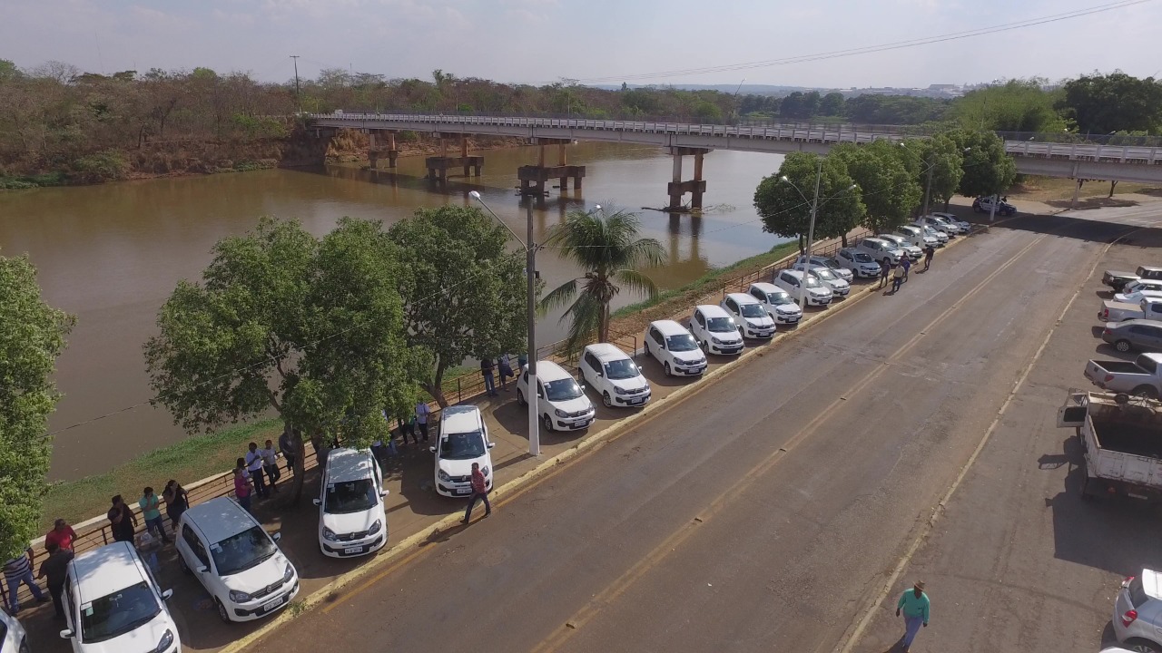 Prefeitura entrega 34 veículos novos para uso das Secretarias Municipais