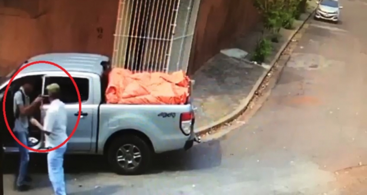 Ladrão aponta arma para cabeça de motorista e rouba caminhonete em Cuiabá