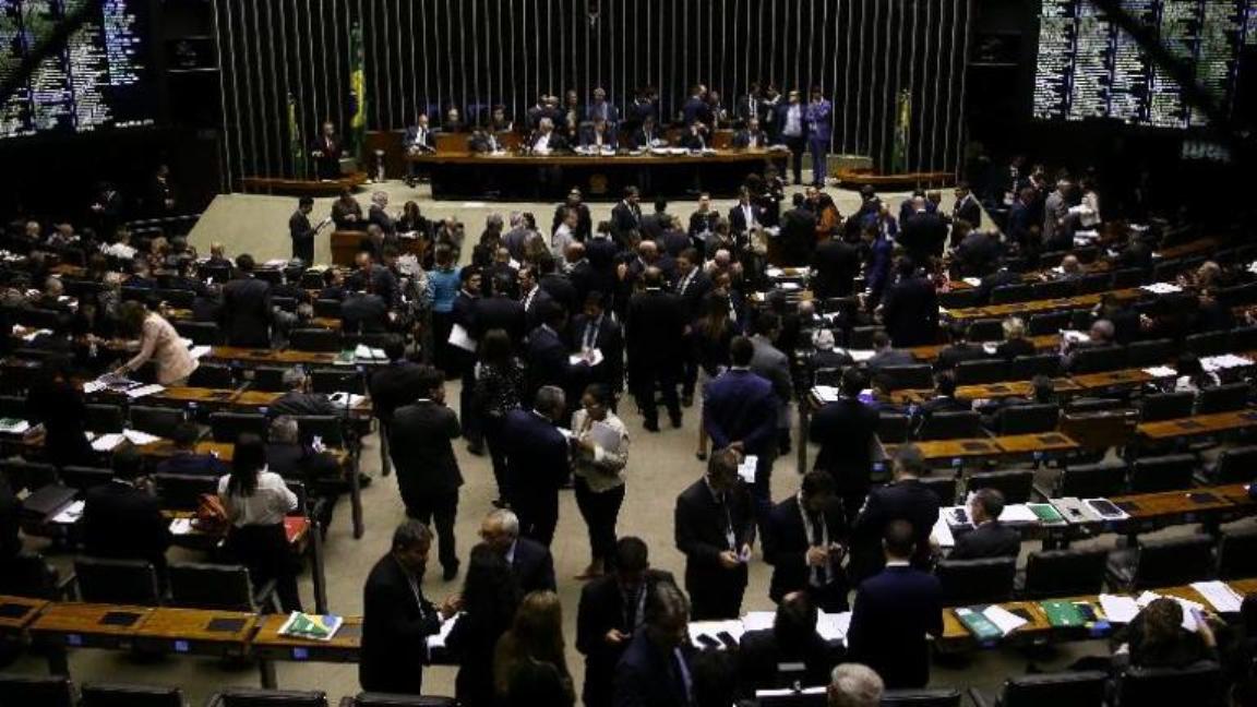Quatro deputados de MT votaram para cobrança de bagagem em avião