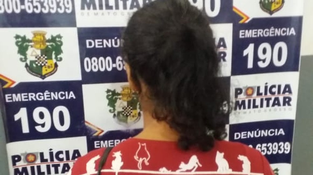 Madrasta é flagrada enforcando menina de 5 anos em Várzea Grande