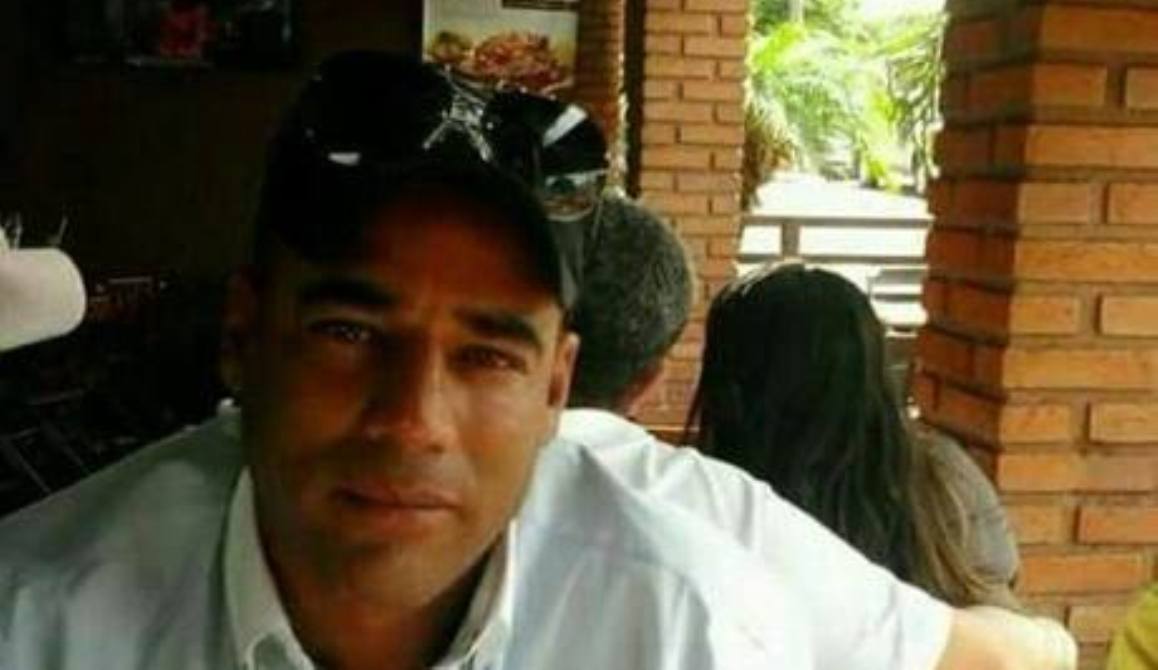 Homem é decapitado em MG e suspeito carrega cabeça por rua