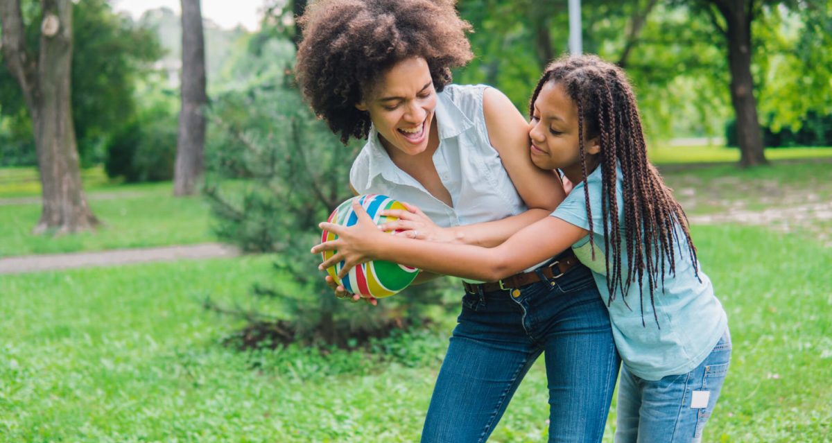 Veja 5 brincadeiras para fazer em família e se divertir à beça
