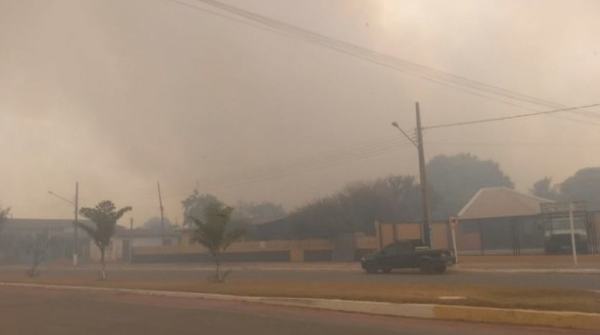 Fogo atinge lavoura, área de chácaras e moradores são socorridos por inalar fumaça em Vera