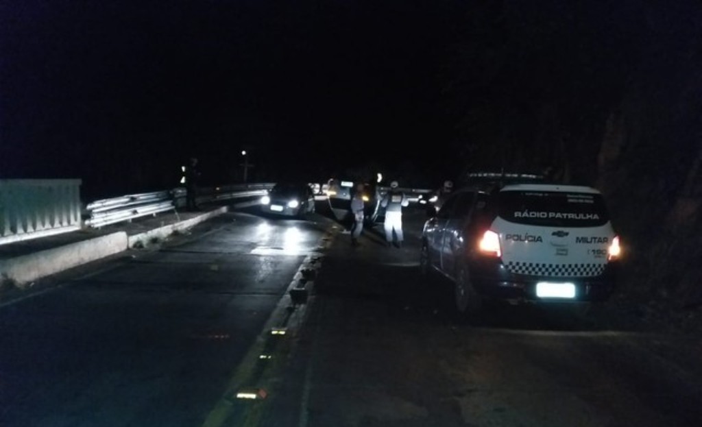 Motorista capota carro no Portão do Inferno