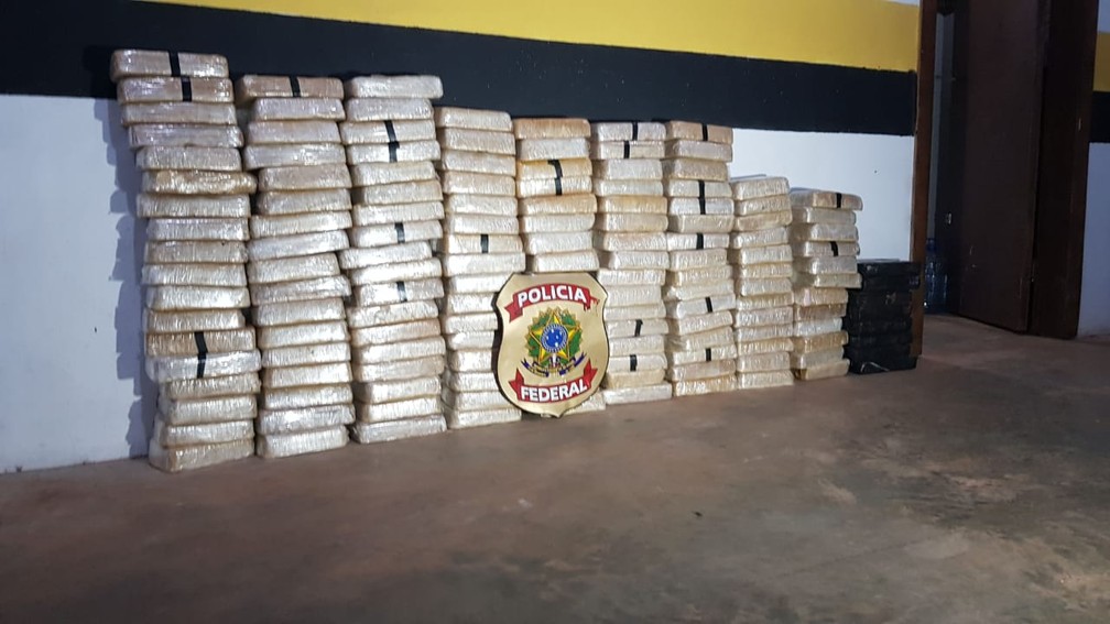 Motorista é preso com 154 kg de cocaína escondidos em ‘fundo falso’ de caminhão