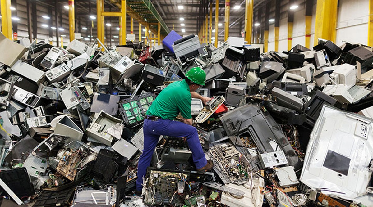 O que é lixo eletrônico? [e onde descartar corretamente]