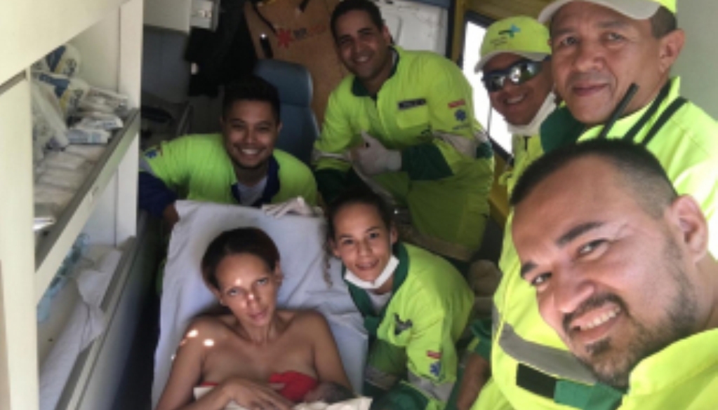 Mulher dá à luz em ambulância a caminho do hospital em MT