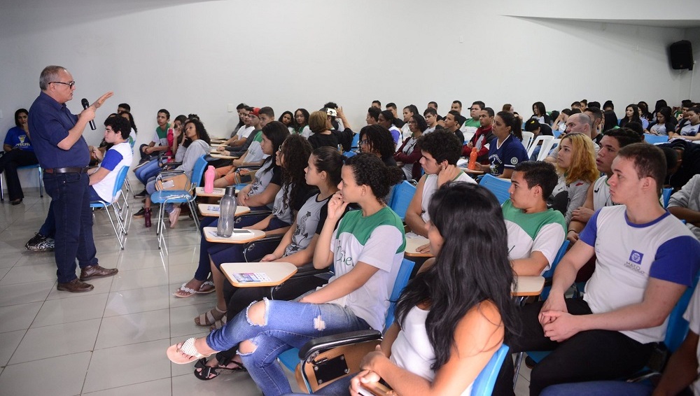 Projetos da Unemat e Feciti são apresentados para alunos da Escola Daniel Martins Moura
