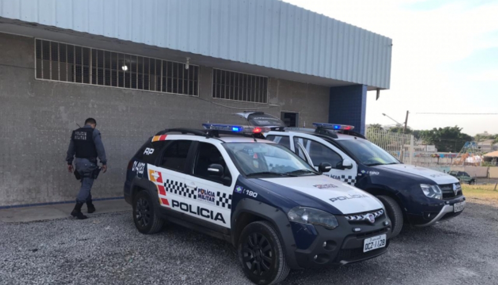 Após ser enforcada e torturada, mulher reage e esfaqueia marido em Cuiabá