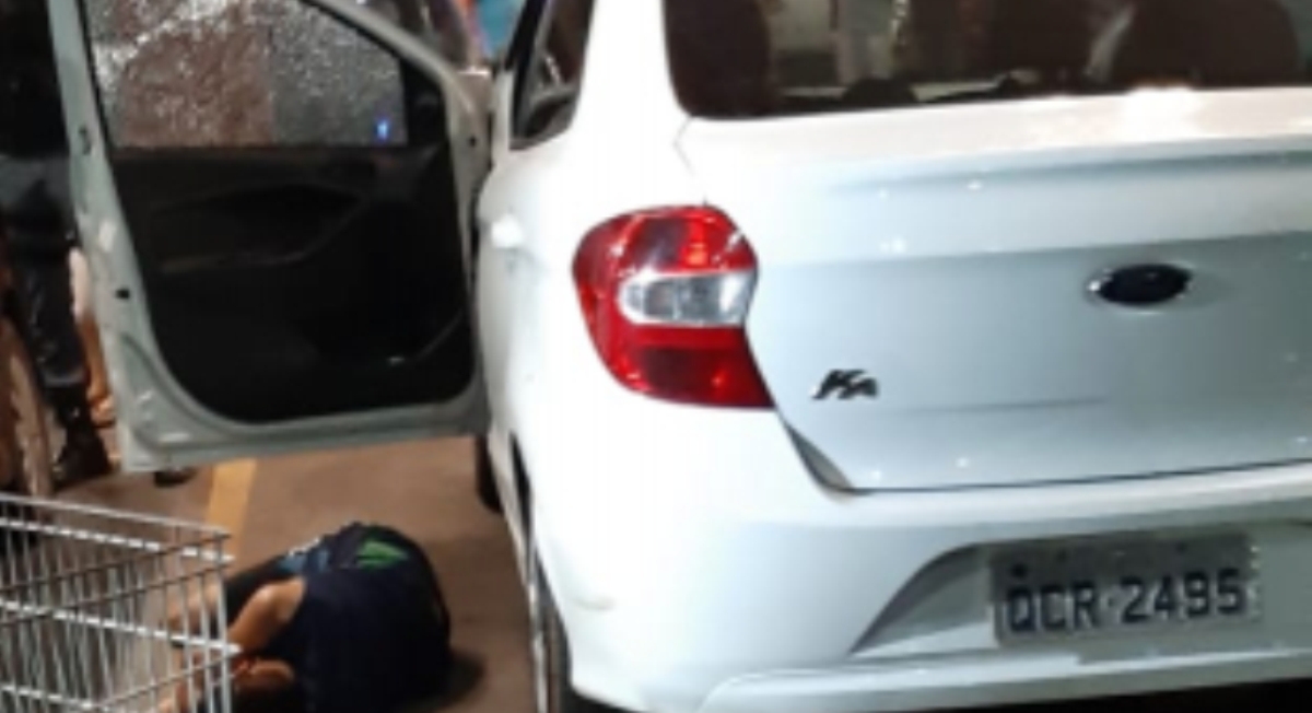 Ladrão de carro morre e outro fica ferido após tiroteio no estacionamento do Atacadão em Cuiabá