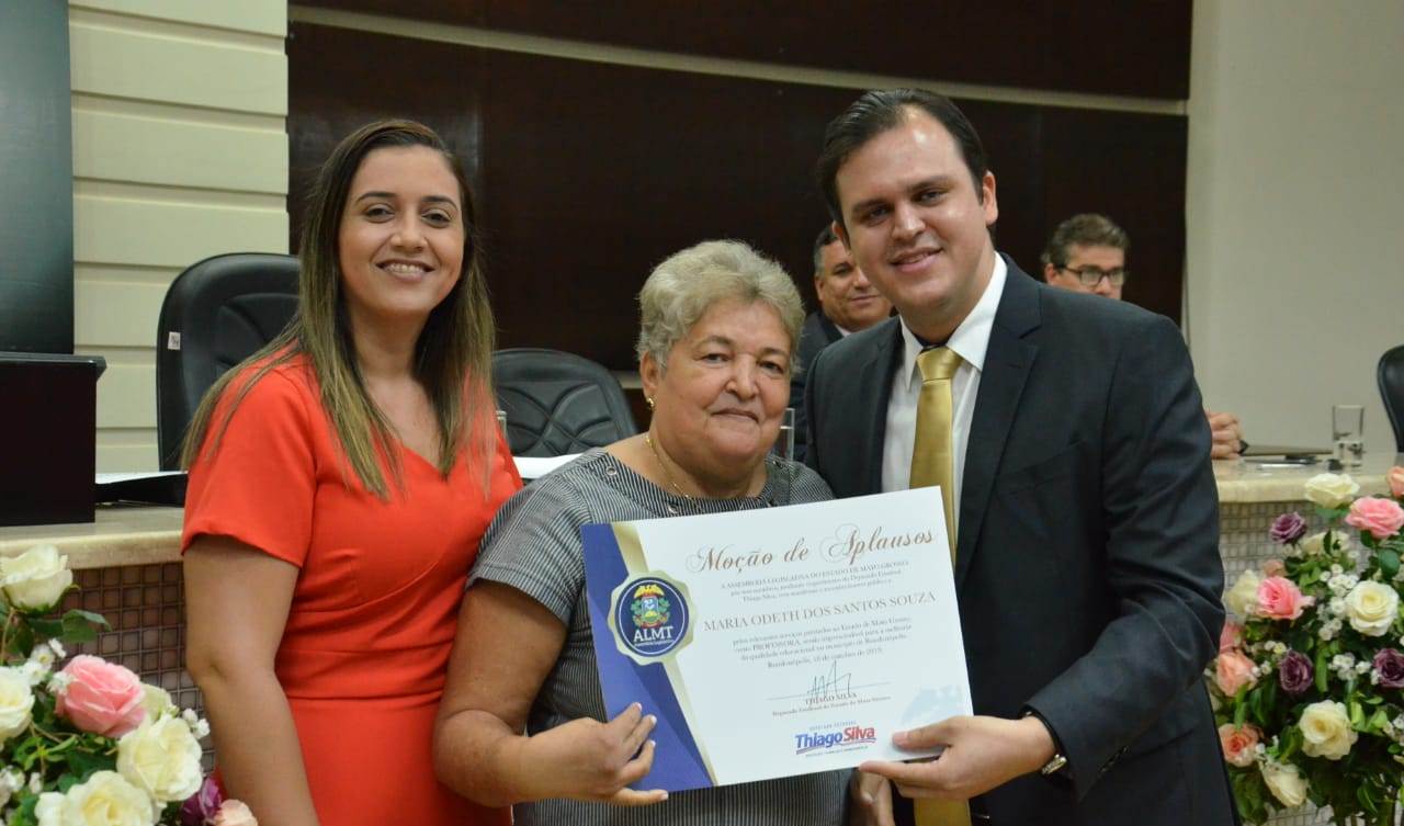 Deputado homenageia professores que fizeram história em Rondonópolis