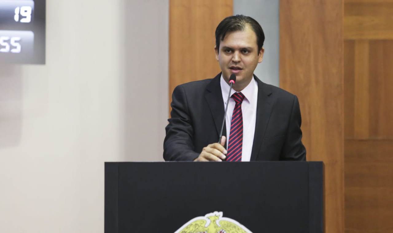 Deputado Thiago apresenta projeto “Semana da Família na Escola”