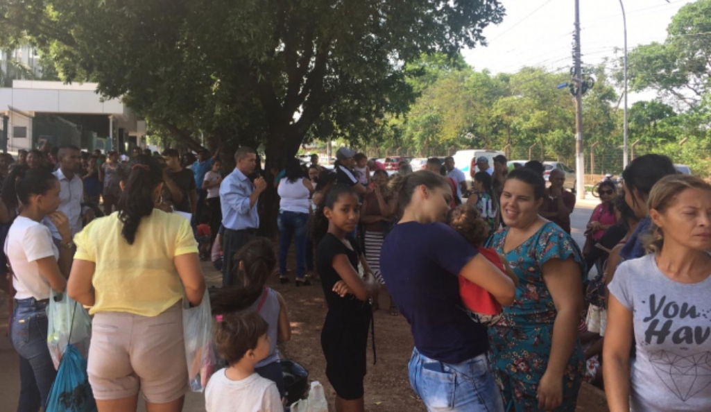 Famílias protestam contra obras paradas do ‘Minha Casa, Minha Vida’ em Várzea  Grande