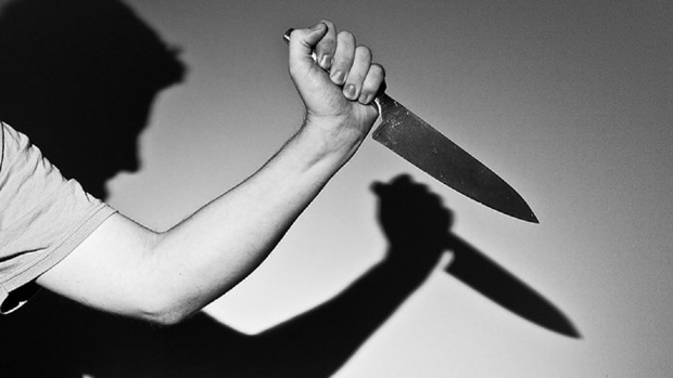 Homem que matou esposa degolada enquanto dormia é condenado a 30 anos de prisão