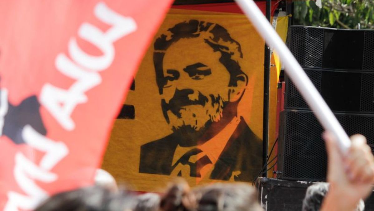 Lula pede ao STF para que suspenda seu julgamento