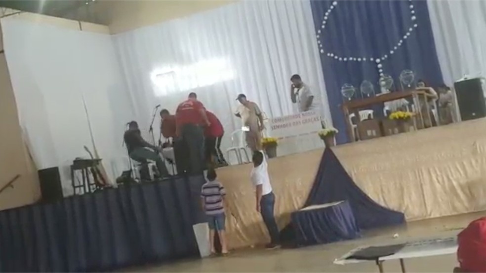 Professora é presa ao tumultuar e defender ‘Lula livre’ dentro de Igreja