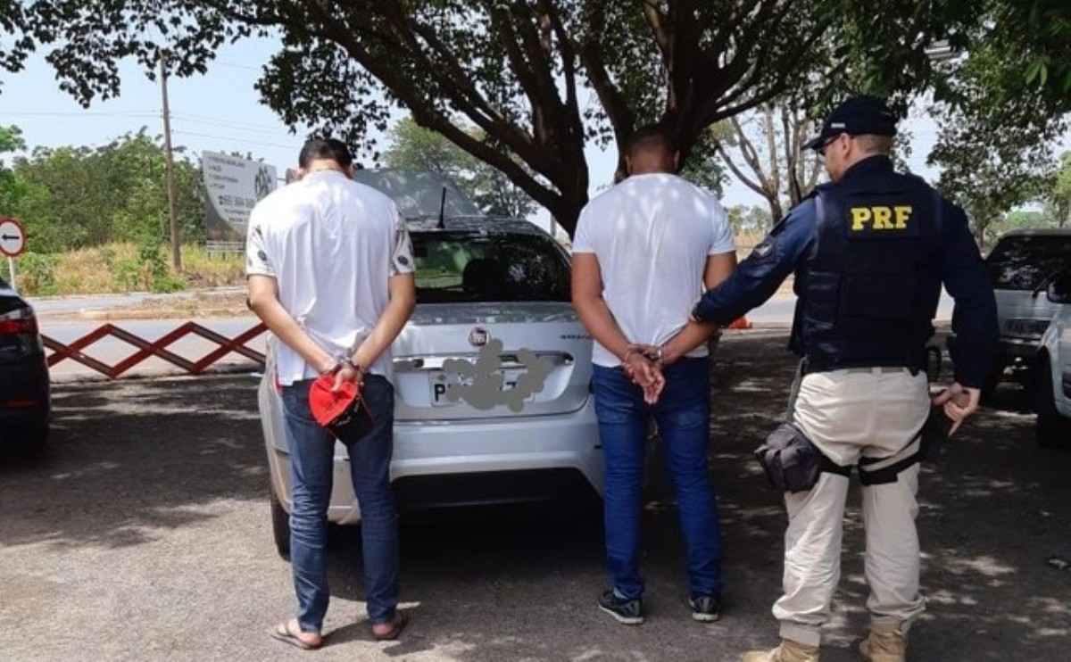 Dois homens são presos em Várzea Grande com carro de SP roubado há seis meses