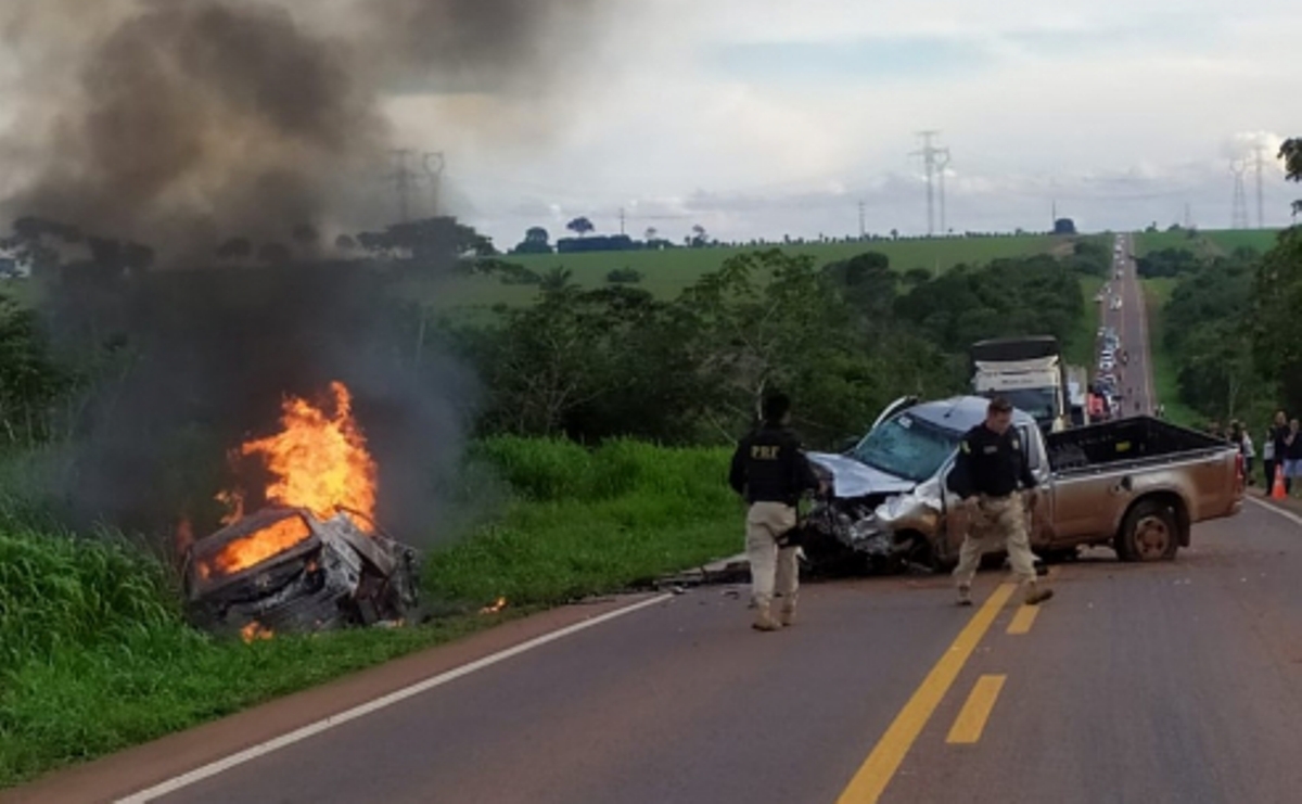Motorista morre carbonizado em acidente em MT